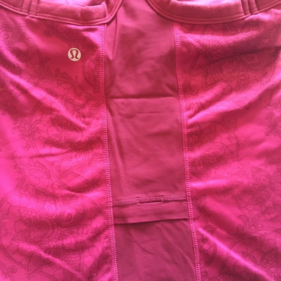EUC lululemon racerback tank top - Picture 4 of 4